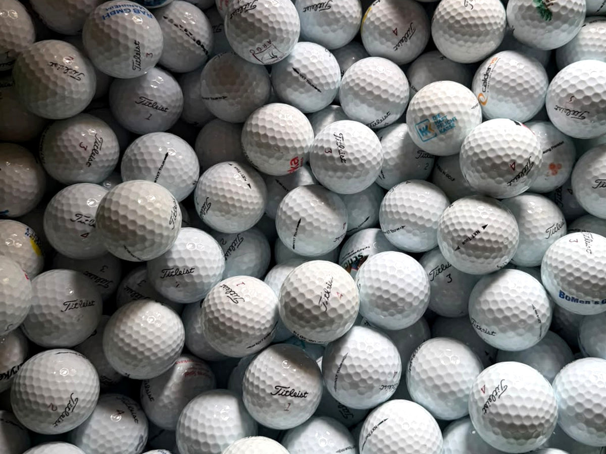 Titleist NXT Tour Golfbälle in Nahaufnahme – der beliebte Allrounder als Lakeball bei TopBall