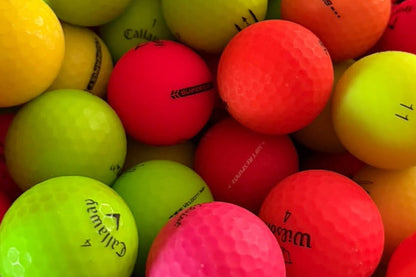 Farbige matte Golfbälle 50er Netz – Mix aus Callaway, Srixon, Wilson und TaylorMade in leuchtenden Farben